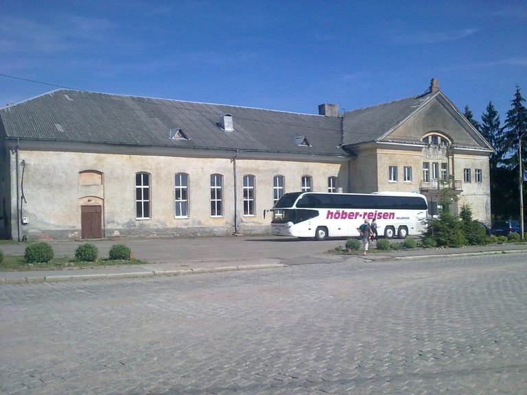 reisebus vor dem kulturhaus.jpg